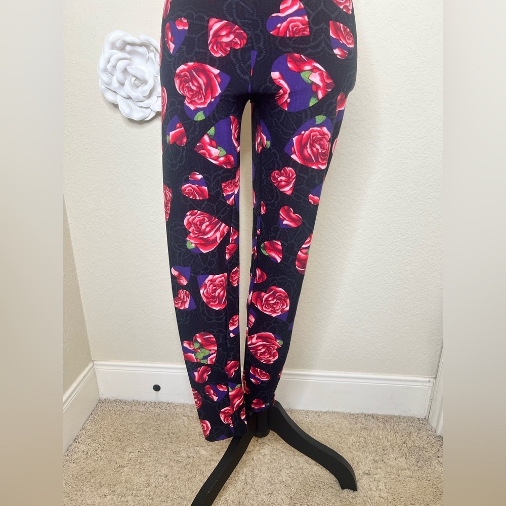 NTM: LuLaRoe Valentines Unicorn Black Lace with Hearts & Roses Print Sz OS - Picture 4 of 14